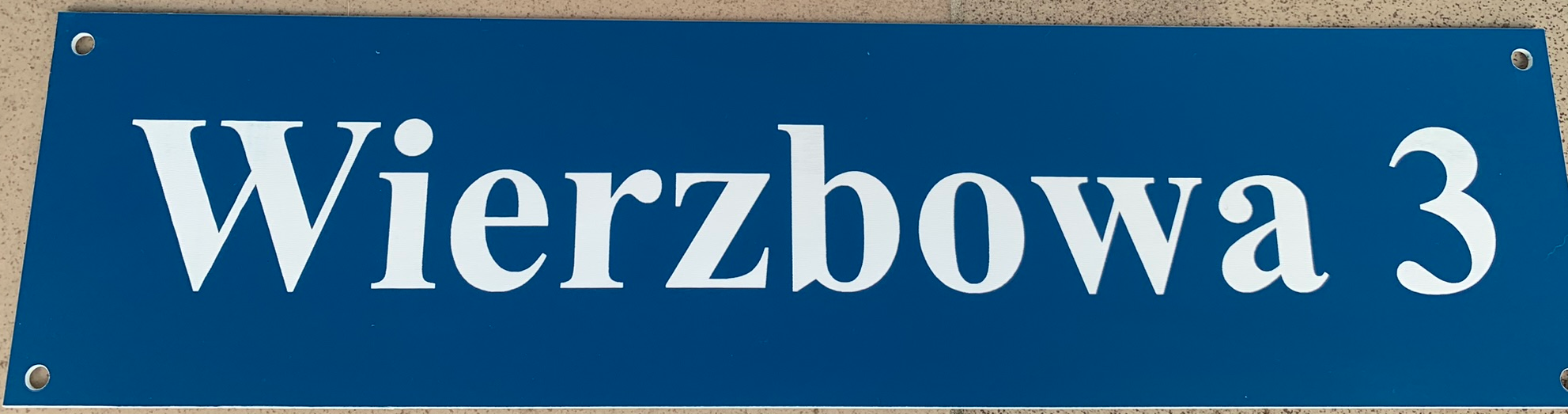 Tablice informacyjne, regulaminy i nazwy ulic / bloków